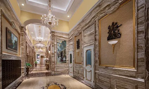 Cung điện đá D’. Palais Louis không dành cho 99,9875% người Việt